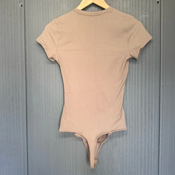Abercrombie & Fitch Soft Collection Tan Taupe Ribbed Crewneck Bodysuit Size M - Picture 2 of 7